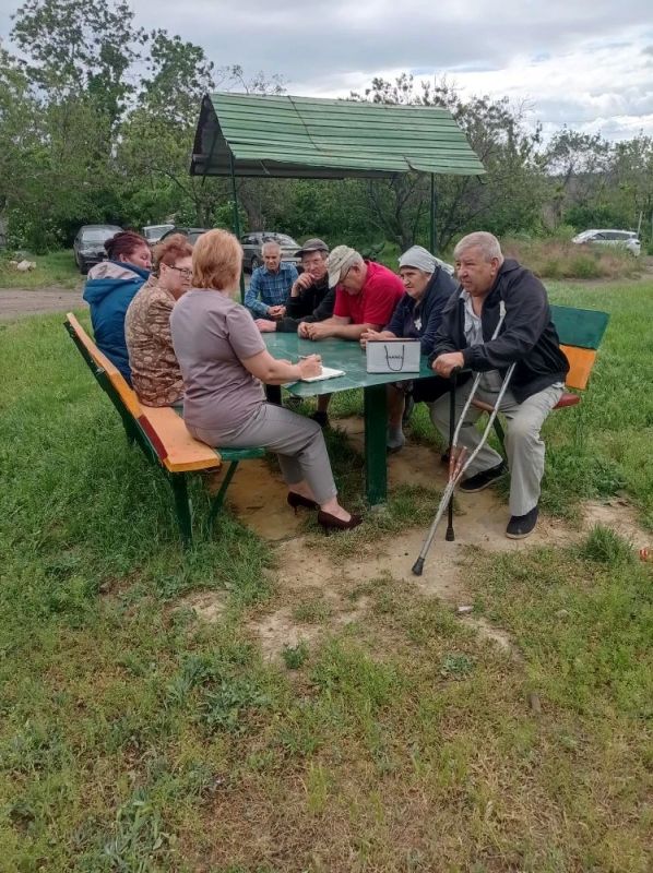 Начальник Благодатновского территориального отдела Инна Науменко провела встречу с жителями поселка Жукова Балка