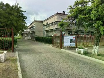В Старобешево в рамках нацпроекта идет капитальный ремонт школы: подрядчик завершил демонтаж