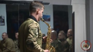 Концертная бригада Росгвардии выступила перед участниками СВО в ДНР