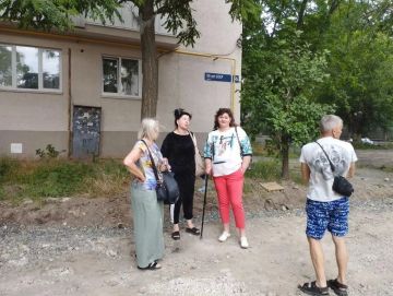 В Жовтневом районе обсудили благоустройство дворов на ул. 50-летия СССР