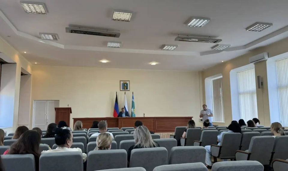 Держим руку на пульсе: в Мангушском округе прошло совещание партийного актива