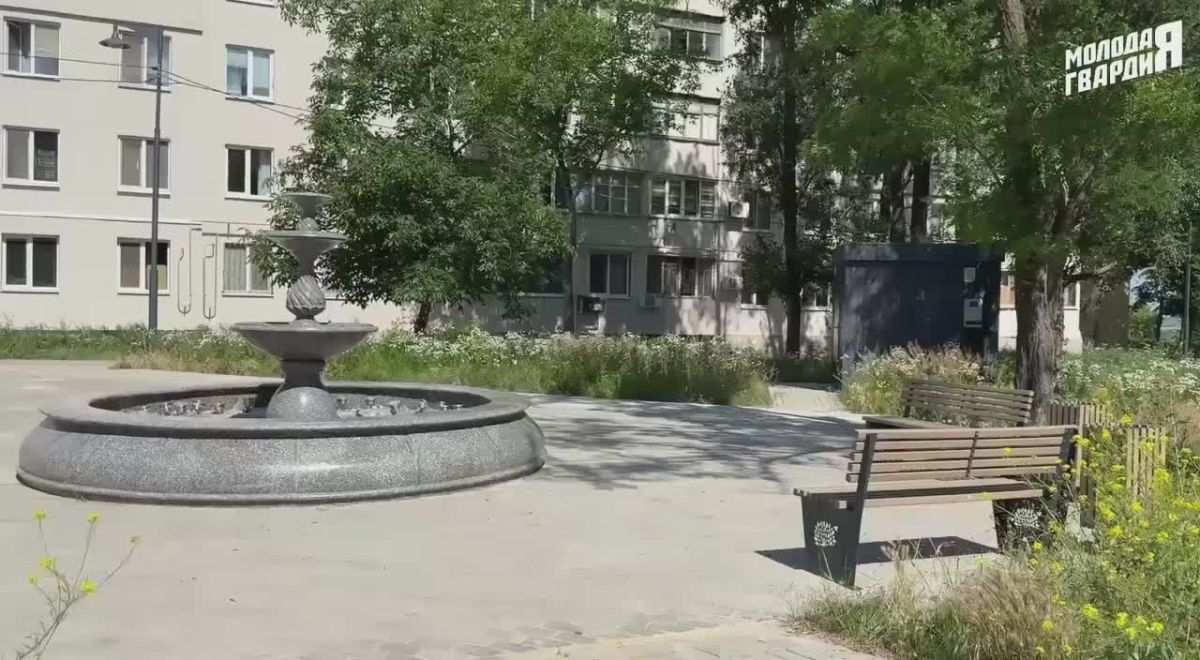 Активисты Молодой Гвардии Единой России Мариуполя дали старт масштабному экологическому марафону на объектах, восстановленных Санкт-Петербургом