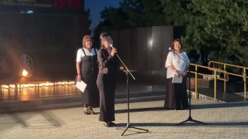 Отдать дань уважения в День памяти и скорби собрались жители Ики-Бурульского района Калмыкии