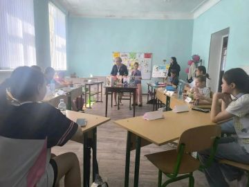 Ко Дню памяти и скорби сотрудники центральной городской библиотеки Ясиноватой пришли к детям, чтобы напомнить о тех, кто уже не придёт никогда
