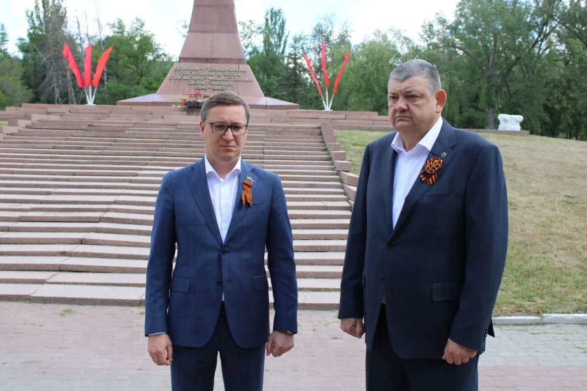 Иван Приходько: Совместно с председателем Горловского городского совета Донецкой Народной Республики первого созыва Романом Геннадьевичем Коневым почтили минутой молчания героический подвиг наших предков, сражавшихся и...