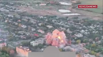 На этих кадрах ФАБ-500 поднимает на воздух пункт управления беспилотниками ВСУ