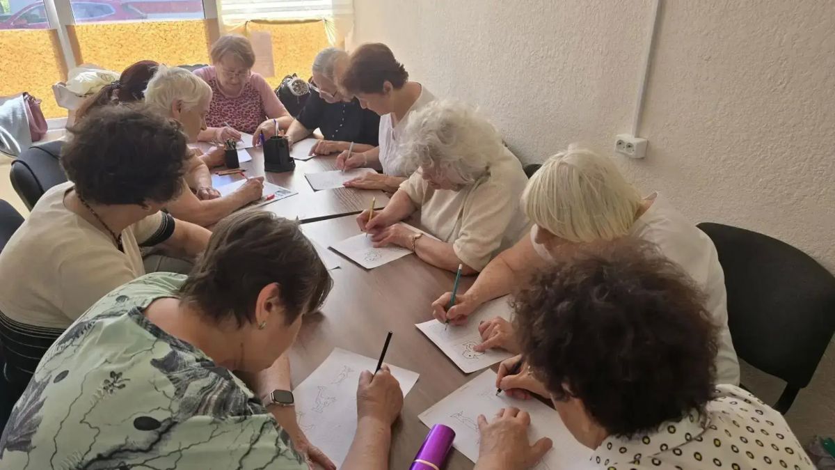 Пожилые мариупольцы написали графический диктант
