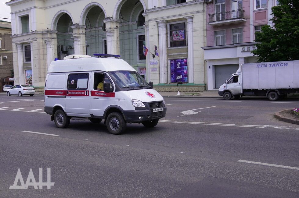 БПЛА атаковал авто в Донецке, ранен мужчина
