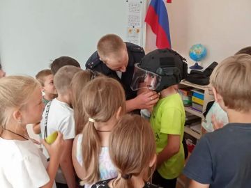 День с полицией в Мангуше: дети узнали о безопасности через игры и квесты