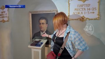 Первая экскурсия в восстановленном Мариупольском русском драматическом театре