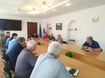 Сегодня, 23 июня, Председатель Торезского городского совета Александр Казмерчук и заместитель Председателя Торезского городского совета Андрей Пашков приняли участие в совещании с участием руководителей администрации...