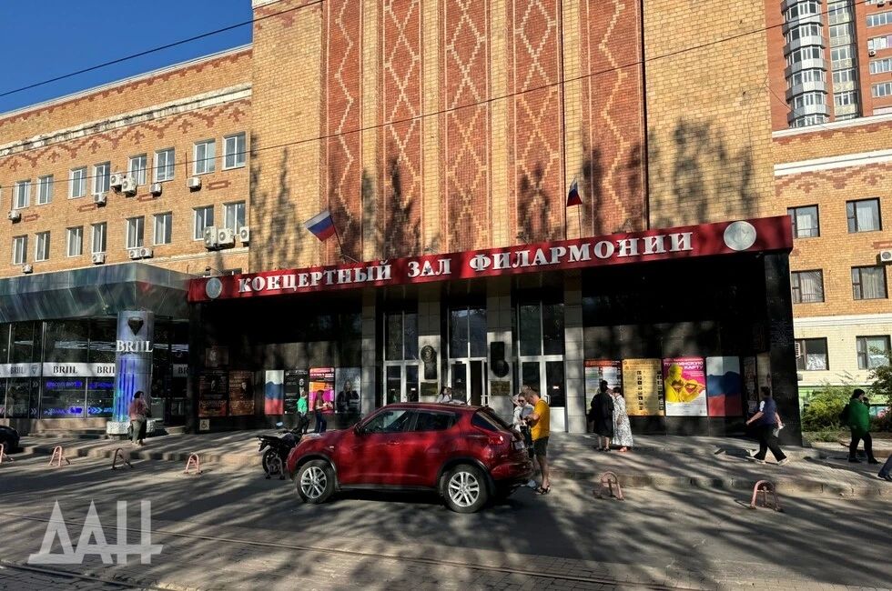 Донецкая филармония закрыла часть здания для первой очереди ремонта