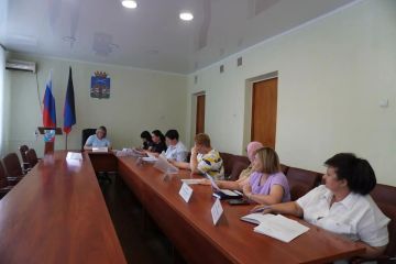 Состоялось заседание Комиссии по делам несовершеннолетних и защите их прав под председательством заместителя главы Администрации Володарского муниципального округа Полтарак Викалины Викторовны