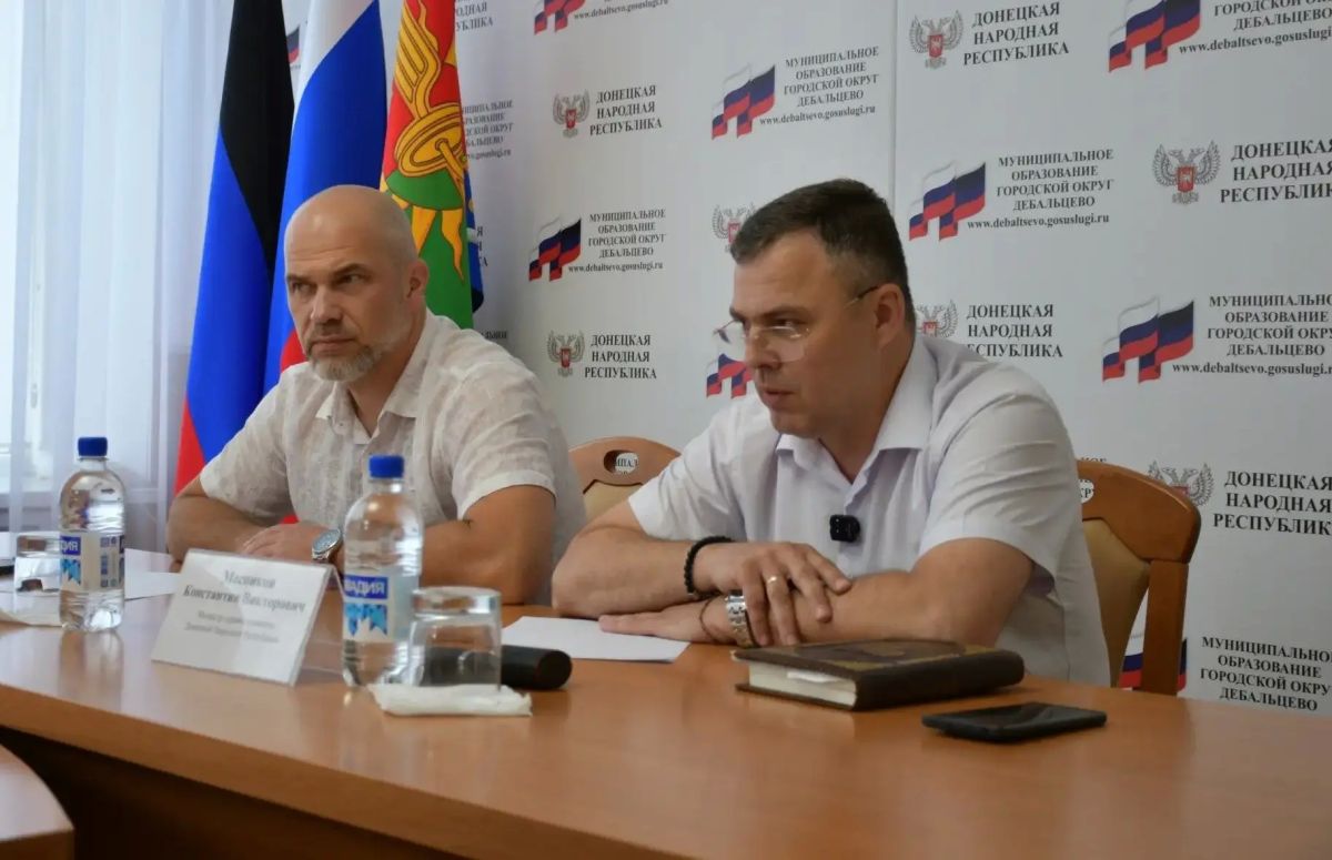 Сегодня городской округ Дебальцево посетил с рабочим визитом Министр здравоохранения Донецкой Народной Республики Константин Масников