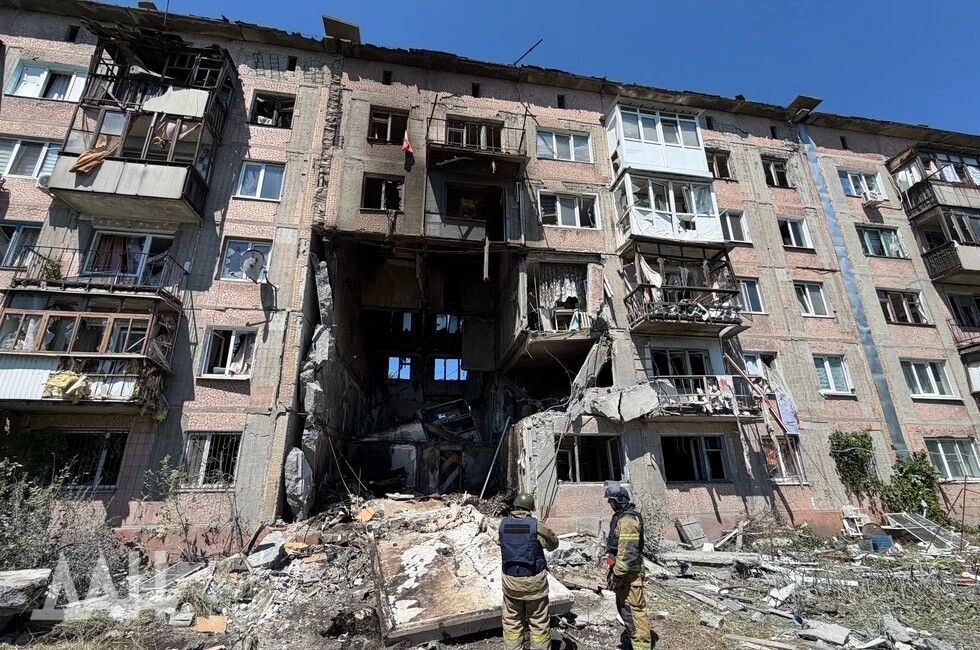 3 человека погибли после обрушения подъезда дома в Горловке из-за атаки БПЛА ВСУ