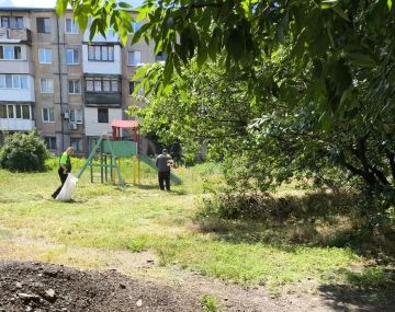 С целью приведения территории в надлежащее санитарное состояние в Кировском внутригородском районе города Макеевки силами Макеевского филиала НКО «ЕДИНЫЙ РЕГИОНАЛЬНЫЙ ФОНД ПО УПРАВЛЕНИЮ МНОГОКВАРТИРНЫМИ ДОМАМИ НА ТЕРРИТОРИИ...