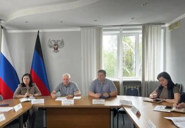 Евгений Поплавский: Провел еженедельное аппаратное совещание с руководителями ведомств и представителями силовых структур