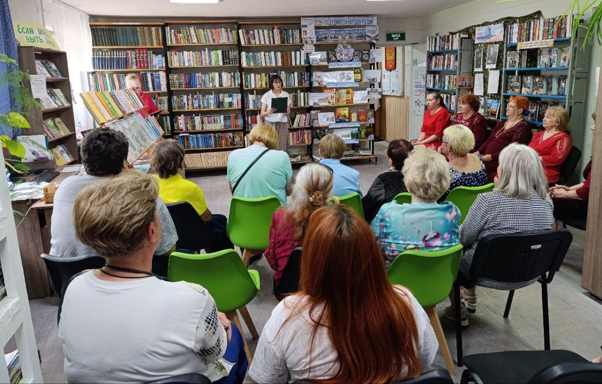 В клубе «Девчата» — пространстве, где матери, жёны и вдовы участников ополчения и СВО находят поддержку и душевное тепло, — прошла очередная встреча при поддержке Совета женщин Шахтёрска