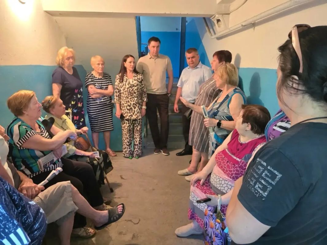 Продолжаются сходы с жителями Ленинского района города Донецка