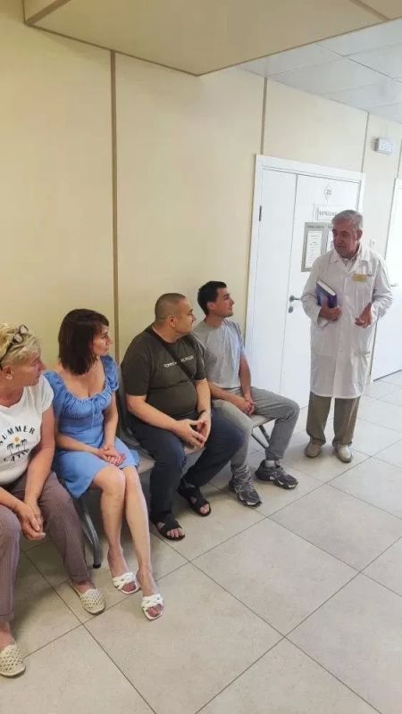 В рамках проекта "Здоровое будущее" врачом онкологом ГБУ ДНР "ЦРБ Тельмановского района" проведена беседа на тему : Всемирный день борьбы с раком предстательной железы