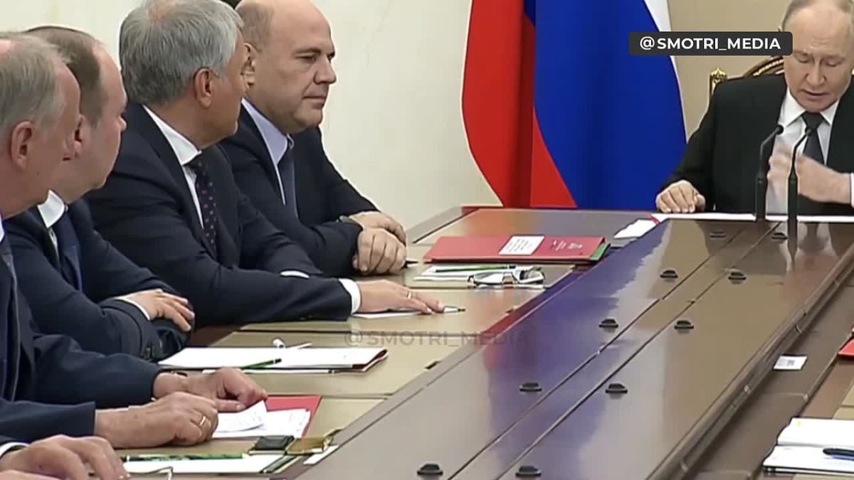 Владимир Путин провел оперативное совещание с членами Совбеза