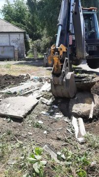 Подрядчики демонтировали старый остановочный павильон и выкопали 6 м грунта под новую площадку на улице Пролетарской