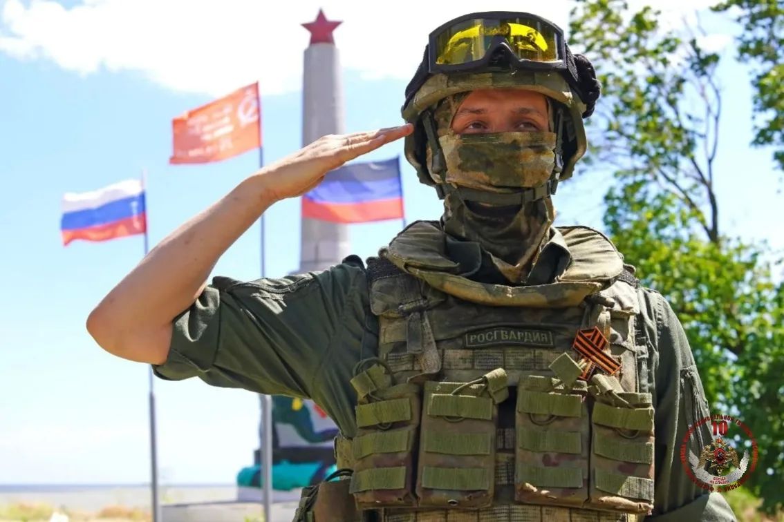 Росгвардейцы облагородили воинские мемориалы в Донецкой Народной Республике