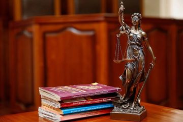 Повреждением автомобиля закончилось посещение фестиваля парашютистов для жителя Ставропольского края