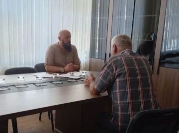 В ходе личного приема к заместителю главы администрации Амвросиевского муниципального округа Виталию Щурову поступило обращение от жителя о выявленном нарушении – кабеле, находящемся на поверхности земли, что может...