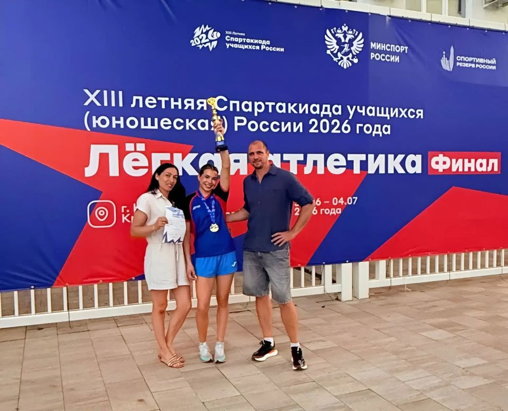 В Краснодаре в финале XIII летней Спартакиады учащихся России по лёгкой атлетике дончанка Инесса Мазурик в прыжках с шестом взлетела на первое место с отличным результатом — 4 метра 20 сантиметров!