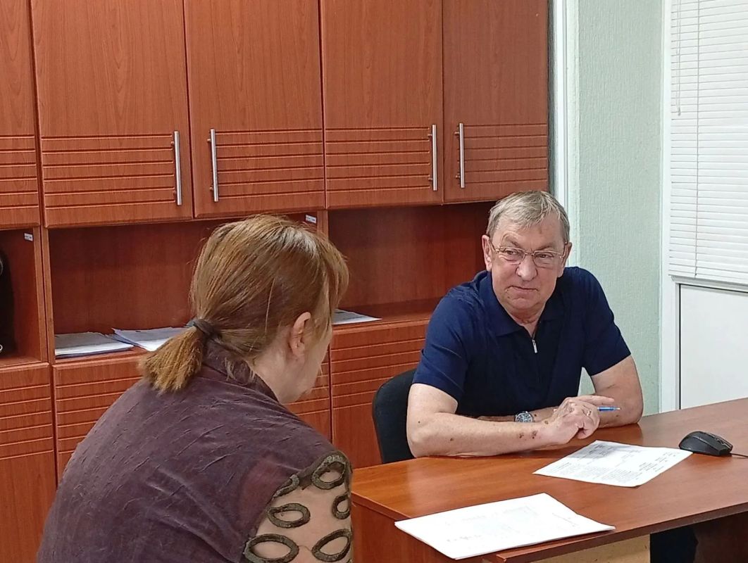 На очередном личном приеме, который сегодня традиционно провел в администрации округа, ключевой темой большинства обращений стало восстановление домов