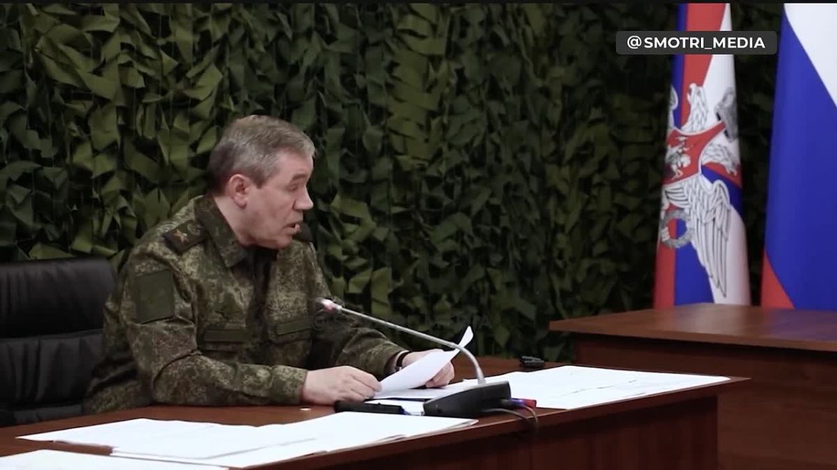 Киевский режим, в отсутствие реальных успехов, стремится убедить своих западных спонсоров в перехвате инициативы, сообщил Герасимов