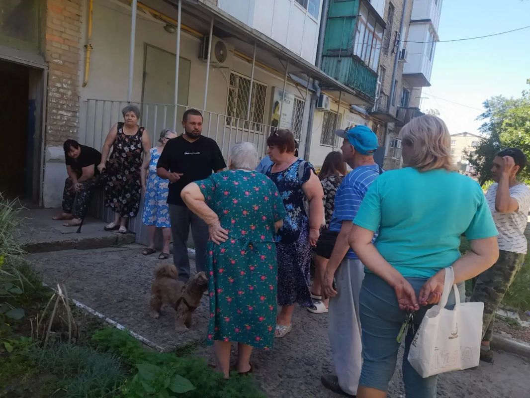 Председатель Общественного совета Александр Горянный встретился с жителями многоквартирного дома на улице Молодёжной 40