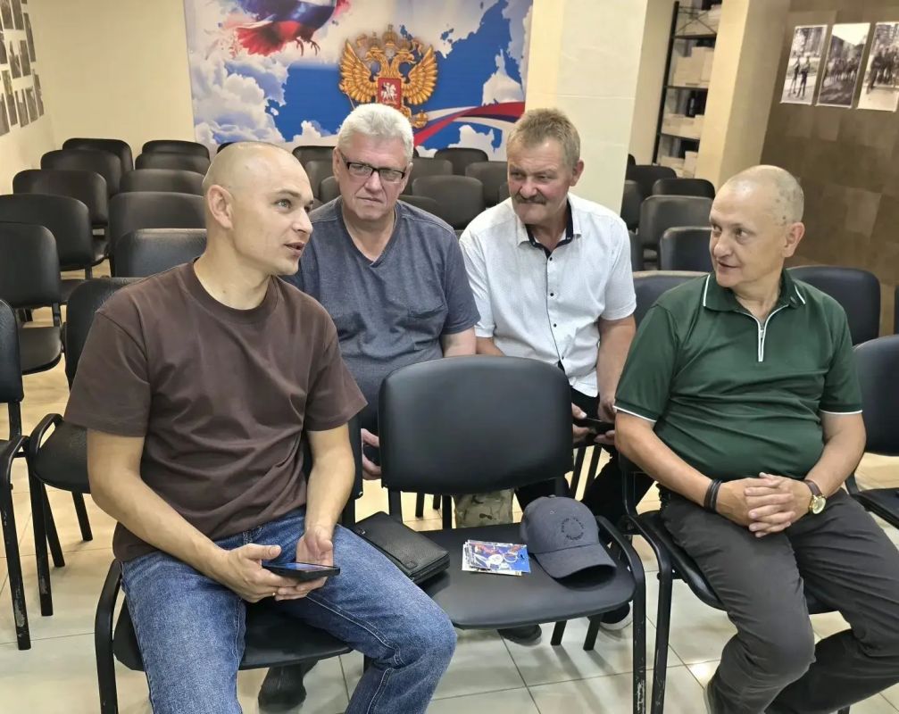 Дмитрий Огилец: Сегодня состоялось очень интересное и познавательное общение на тему работы Фонда Защитников Отечества ДНР над социальной адаптацией жилищных условий для ветеранов и инвалидов боевых действий
