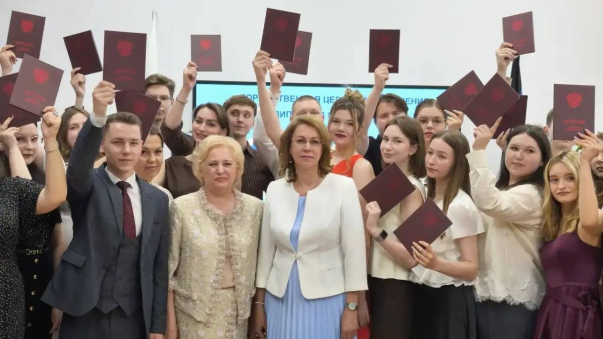Выпускники Донецкого государственного университета и Донбасской национальной академии строительства и архитектуры сегодня получили дипломы