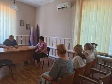 Сегодня заместитель главы Администрации Володарского муниципального округа Кочубей В.В. провёл встречу с жителями с. Малоянисоль