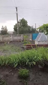 А вот и обещанный по прогнозу дождь в Донецке
