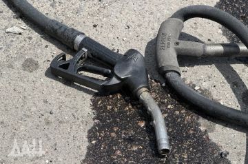 АЗС и медучреждение повреждены в Донецке из-за атак БПЛА