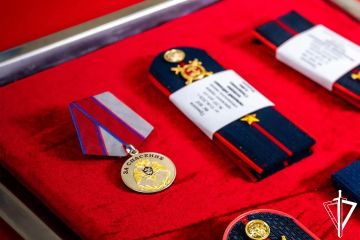 Росгвардейца наградили ведомственной медалью «За спасение» в Донецке