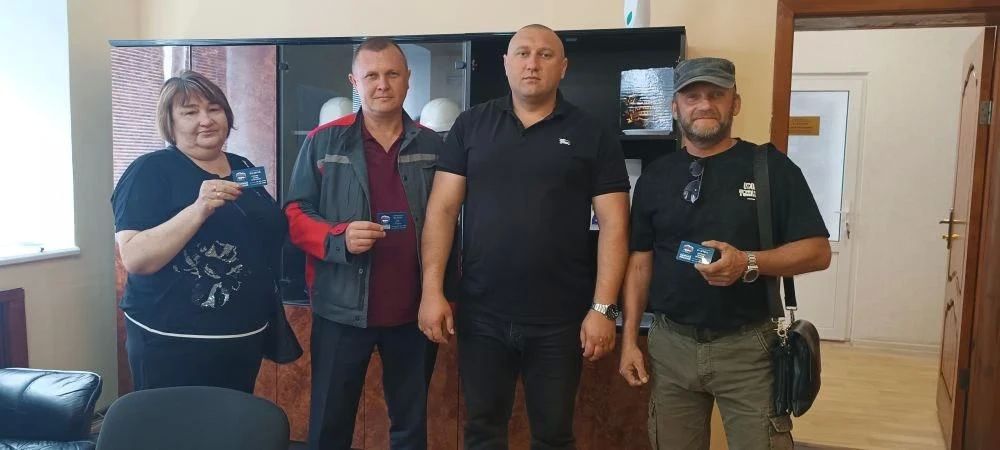 СОТРУДНИКАМ ВОЛНОВАХСКОГО ФИЛИАЛА "ДОНБАССТЕПЛОЭНЕРГО" ВРУЧЕНЫ ПАРТИЙНЫЕ БИЛЕТЫ "ЕДИНОЙ РОССИИ"