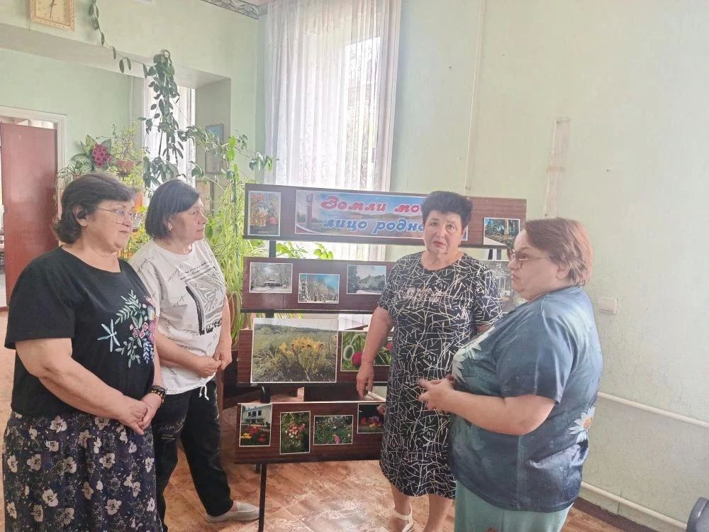 6 июля Лидия Лифинцова член Общественного совета провела встречу с трудовым коллективом библиотеки - филиала № 3 МБУ "ЦБС Г.О. Торез"