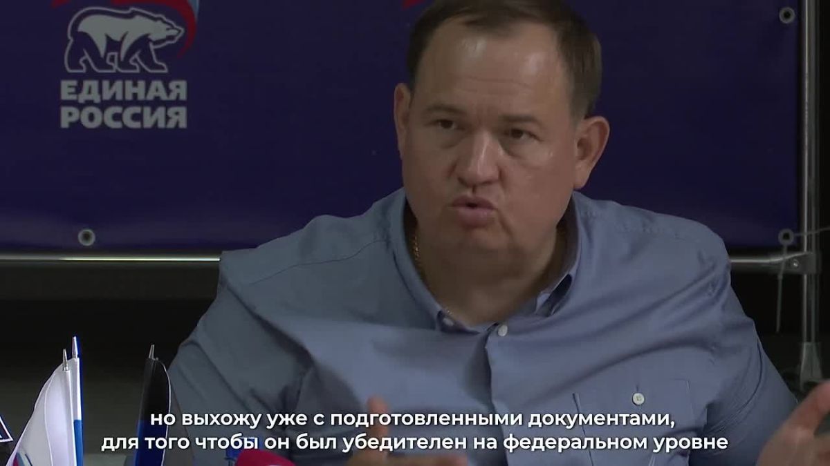 Встретился со старшими по домам в Мариуполе