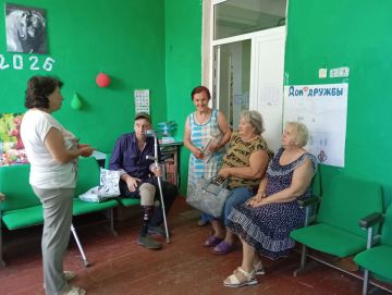 В селе Демьяновка состоялась встреча заведующего Камышеватским территориальным сектором администрации Ирины Цебро с местными жителями