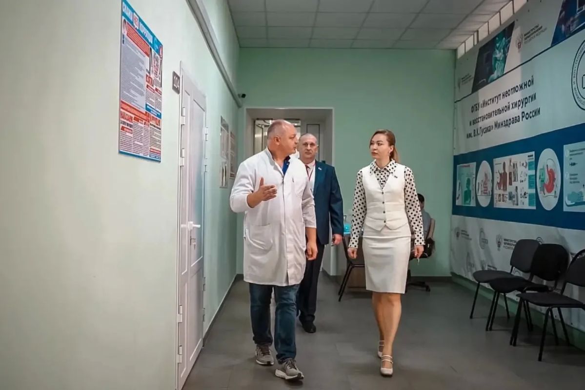 Наталья Никонорова: Посетила Институт неотложной и восстановительной хирургии им. В. К. Гусака Минздрава России