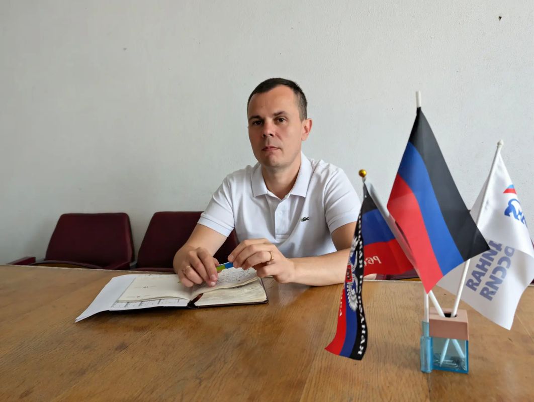 Заместитель главы Администрации Старобешевского округа Михаил Ольмезов провел встречу с жителями села Новозарьевка