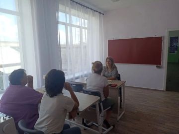 Заместитель главы администрации Амвросиевского муниципального округа Татьяна Разводова встретилась с коллективом Степано-Крынского УВК