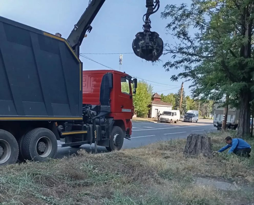 Сегодня, 7 июля, с целью приведения территории в надлежащее санитарное состояние силами Макеевского филиала НКО «ЕДИНЫЙ РЕГИОНАЛЬНЫЙ ФОНД ПО УПРАВЛЕНИЮ МНОГОКВАРТИРНЫМИ ДОМАМИ НА ТЕРРИТОРИИ ДОНЕЦКОЙ НАРОДНОЙ РЕСПУБЛИКИ» и...