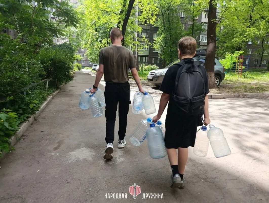 Забота в каждом действии!. В рамках акции "Маленькие добрые дела" волонтёры Народной Дружины городского округа Енакиево оказала адресную помощь Валерию Асхаб-Алиевичу