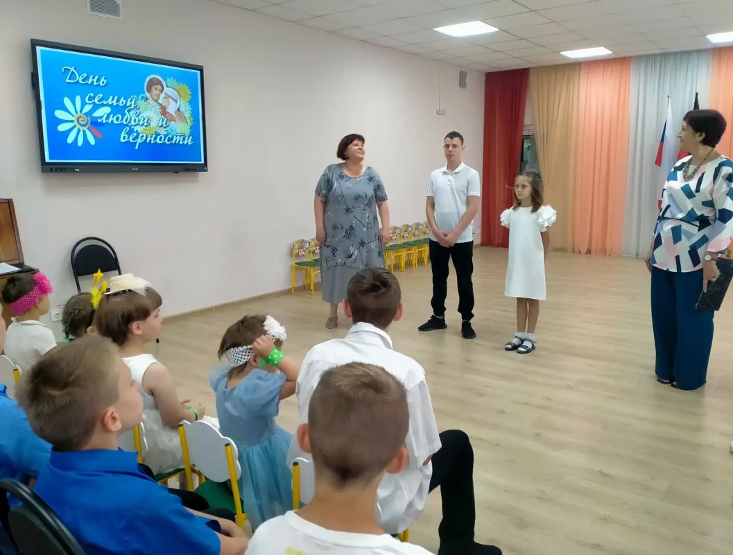 День семьи, любви и верности: праздник добра и семейных ценностей в Шахтерске