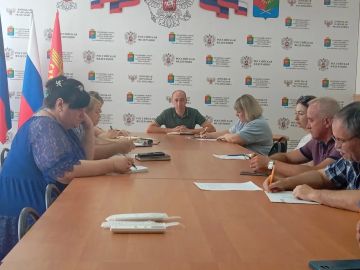 8 июля 2026 года заместитель главы администрации городского округа Дебальцево Евгений Глебов провел заседание комиссии по вопросам подготовки объектов жилищно-коммунального хозяйства и социальной сферы к работе в...